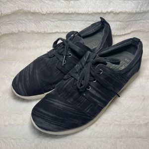 ✨ TOMS tennis shoes sneakers gray white black womens size 8 EUC